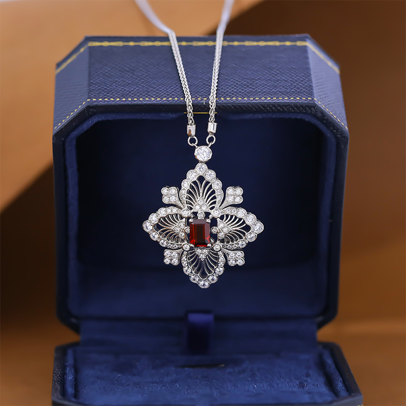 New 925 Sterling Silver Cubic Zirconia Openwork Clover Motif Pendant Necklace