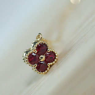 Niche Design Light Luxury 18K Gold-Plated on 925 Sterling Silver Clover Motif Floral Motif Necklace