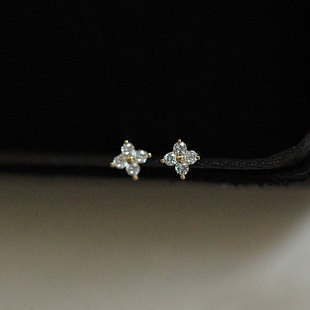 Minimalist 925 Sterling Silver Cubic Zirconia Clover Motif Floral Motif Earrings