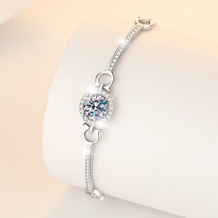 Light Luxury Elegant 925 Sterling Silver Cubic Zirconia Mobius Strip Bracelet