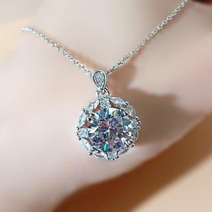 Light Luxury Alloy Moissanite Pendant Necklace
