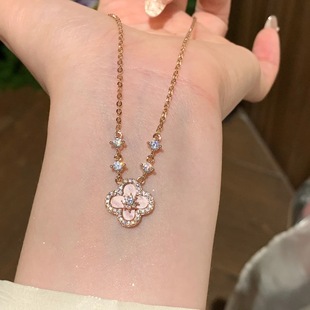 Light Luxury Niche Statement Alloy Clover Motif Necklace