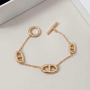 Niche Design Light Luxury 18K Gold-Plated Pig Nose Motif Bracelet