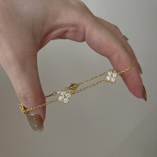 Light Luxury Minimalist Niche Elegant Alloy Cubic Zirconia Clover Motif Bracelet, Best Seller