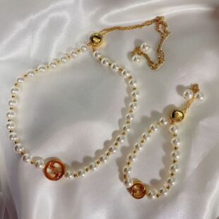 New Light Luxury Niche Exquisite Elegant Alloy Pearl Bracelet